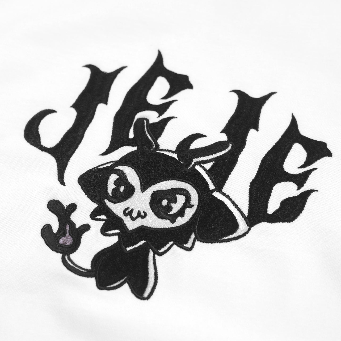 REJECT JEJE GRAPHIC TEE WHT